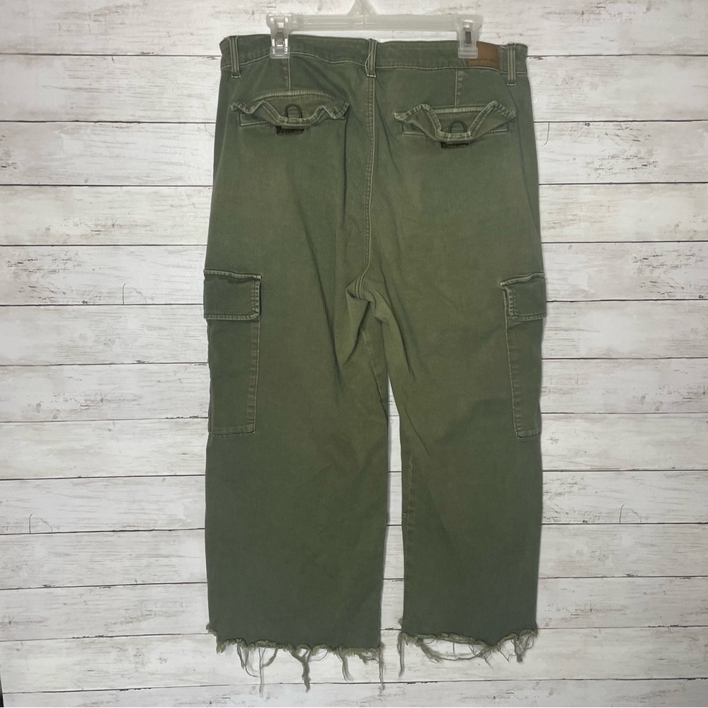 American Eagle AE Wide Leg Baggy Cargo Pants Size 16 - Picture 5 of 7